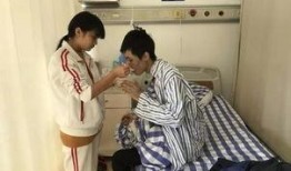 地铁上的吃瓜群众图片,吃瓜群众聚焦瞬间