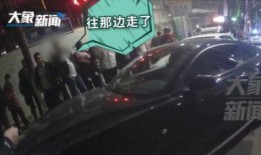 男子被车撞吃瓜群众,安全意识需加强