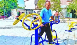 比心雪人吃瓜群众视频大全,揭秘热门视频背后的趣味故事