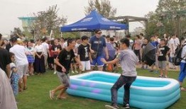 吃瓜群众前排拥抱,揭秘娱乐圈幕后风云