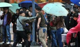 赣州公安吃瓜群众事件,网络舆论与执法边界的风波