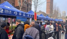 惠州水东街直播吃瓜群众,直播现场吃瓜群众的热闹一幕