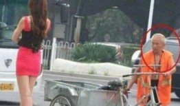 吃瓜群众老大爷图片搞笑,老大爷吃瓜群众形象，萌态十足引网友爆笑