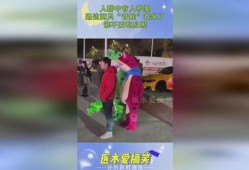 看呆了两只青蛙吃瓜群众,看呆！两只青蛙竟成吃瓜群众焦点