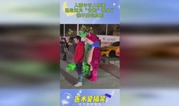 看呆了两只青蛙吃瓜群众,看呆！两只青蛙竟成吃瓜群众焦点