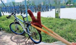 热心的吃瓜群众 军训,热心吃瓜群众围观青春蜕变