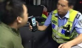 自带板凳的吃瓜群众,见证时代变迁的民间观察者