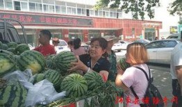 惠州水东街直播吃瓜群众,直播现场吃瓜群众的热闹一幕