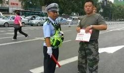 长春交警吃瓜群众视频,网友热议交警与民众互动瞬间