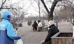 外卖小哥吃瓜群众完整版