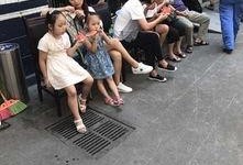 群众看吃瓜视频图片,揭秘网络视频中的美食诱惑