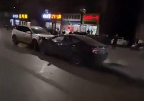 看查酒驾吃瓜群众连环相撞,看查酒驾现场连环相撞，吃瓜群众惊心动魄