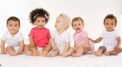 吃瓜群众小孩和妈妈,吃瓜群众小孩与妈妈的温馨日常